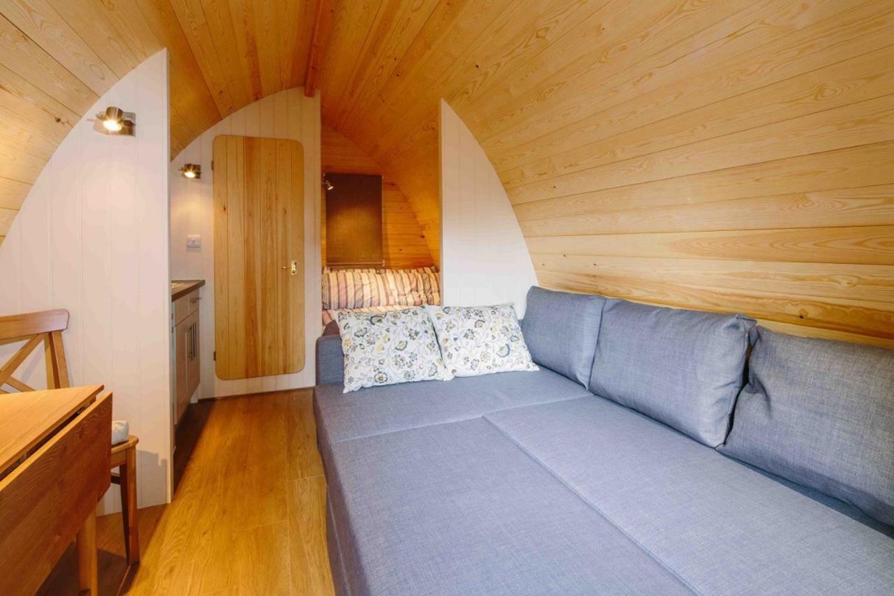 Campion Glamping Pod 호텔 첼튼엄 외부 사진
