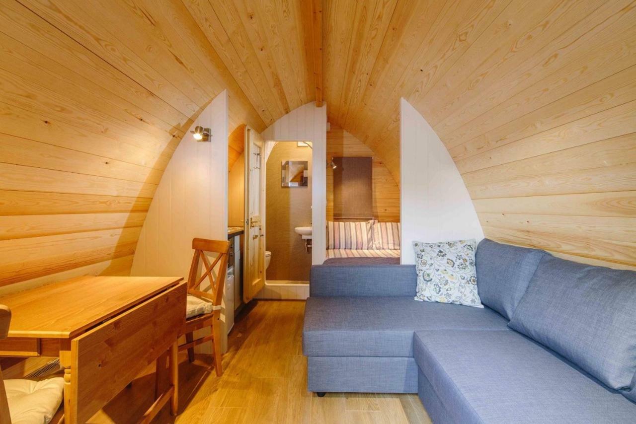 Campion Glamping Pod 호텔 첼튼엄 외부 사진