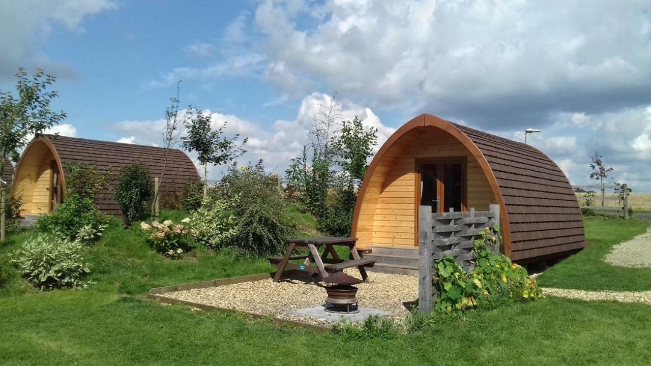 Campion Glamping Pod 호텔 첼튼엄 외부 사진